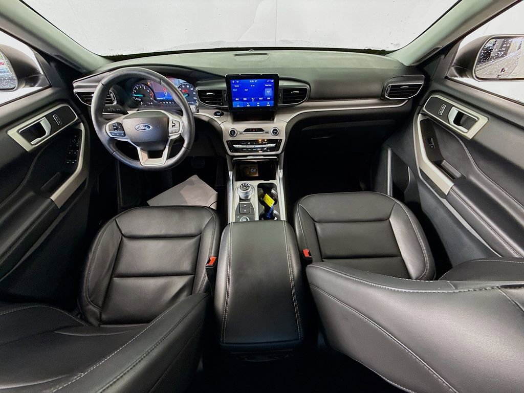 Certified 2023 Ford Explorer XLT w/ Equipment Group 202A image 3