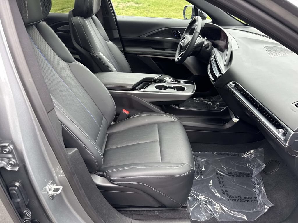Certified 2025 Cadillac Lyriq Luxury w/ LPO, Floor Liner Package AWD/4WD image 7