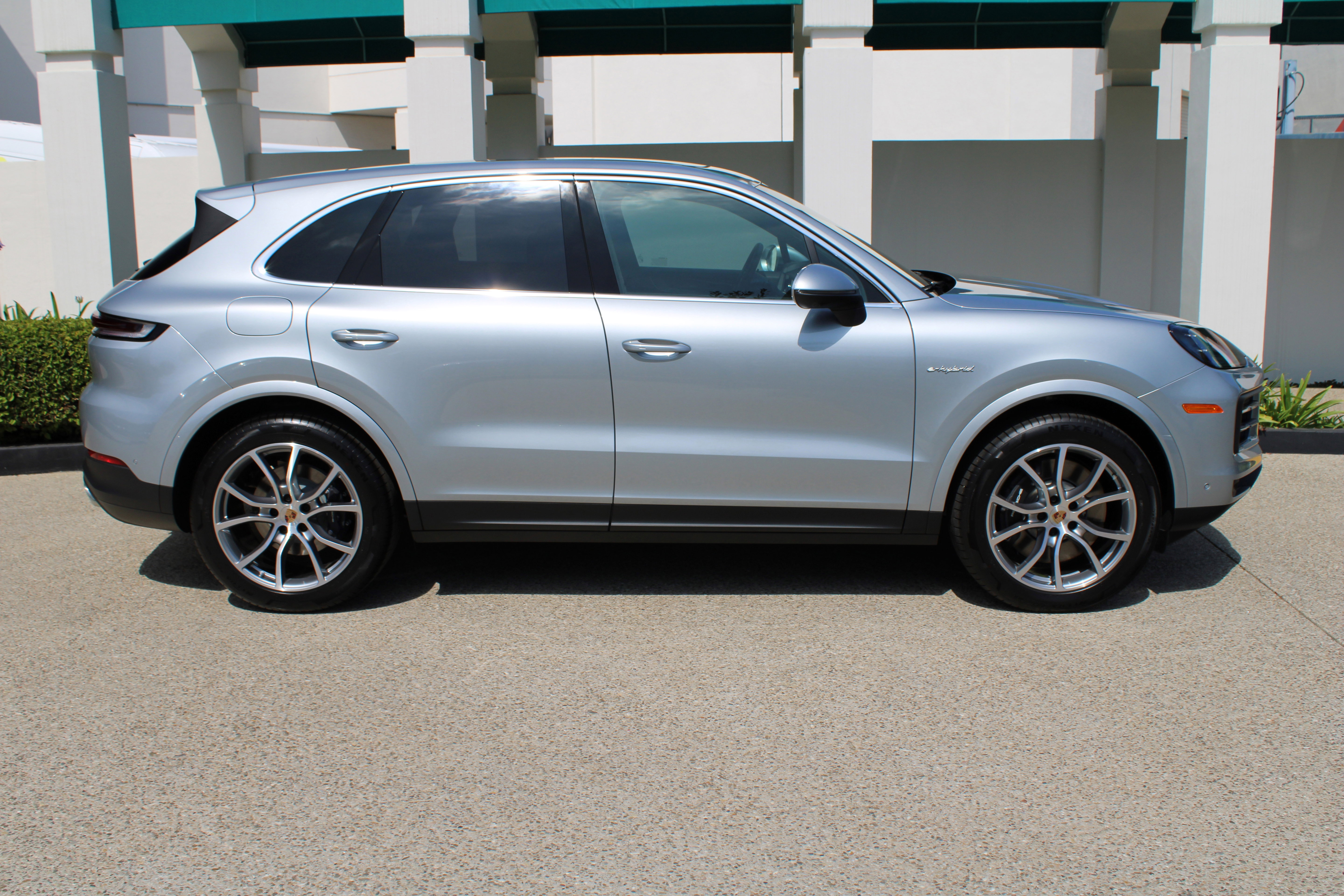 New 2025 Porsche Cayenne E-Hybrid image 8