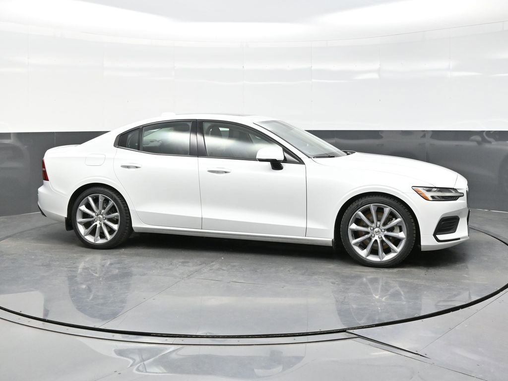 Used 2020 Volvo S60 T6 Momentum w/ Protection Package Premier image 8