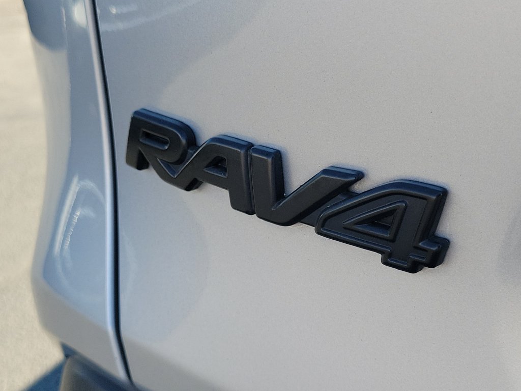 Used 2022 Toyota RAV4 XLE w/ Convenience Package AWD/4WD image 9