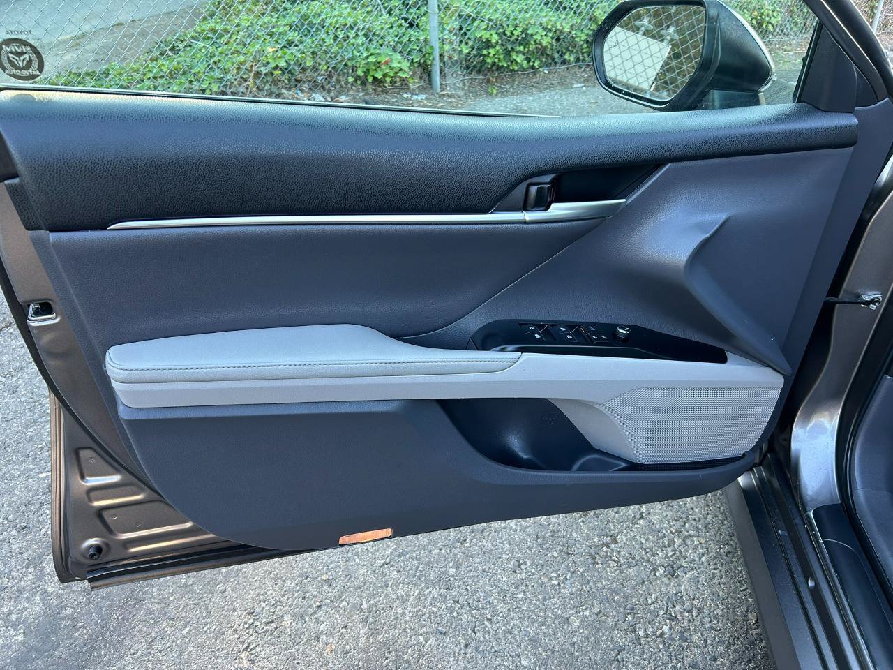 Used 2019 Toyota Camry XLE FWD image 11