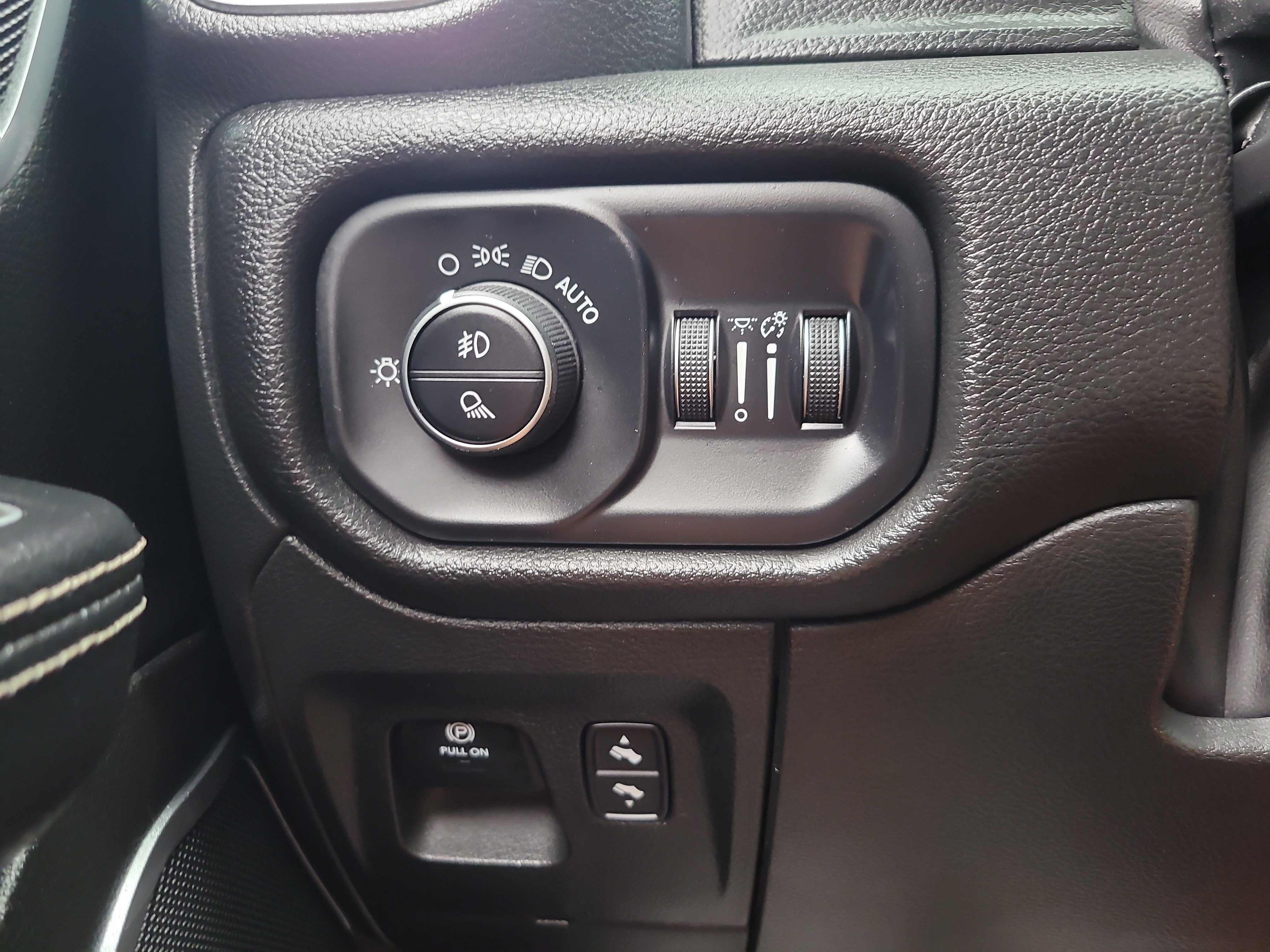 Used 2023 RAM 1500 Laramie AWD/4WD image 32