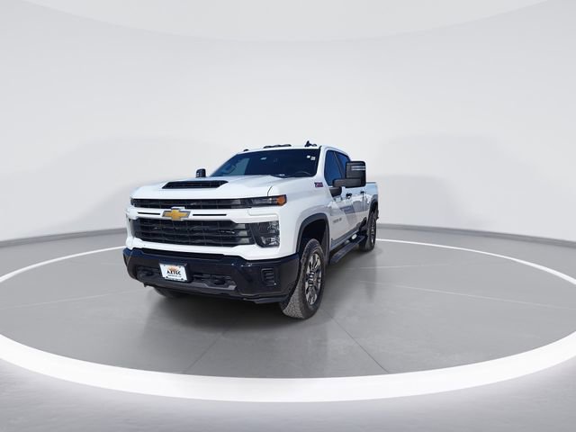 Used 2024 Chevrolet Silverado 2500 Custom w/ Custom Value Package image 3