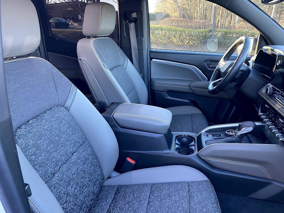 Used 2024 Chevrolet Colorado ZR2 w/ Technology Package image 21