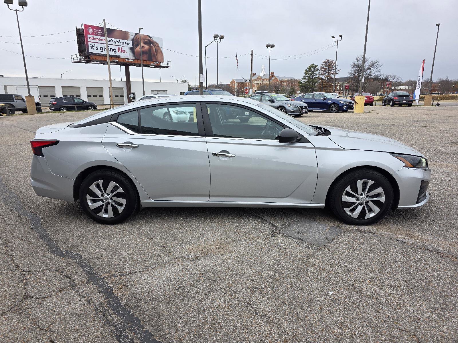 Used 2024 Nissan Altima 2.5 S image 4