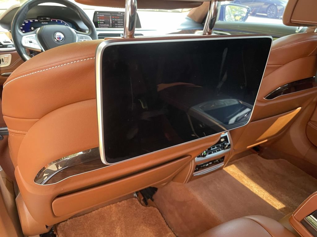 Used 2022 BMW ALPINA B7 xDrive w/ Luxury Rear Seating Package AWD/4WD image 9