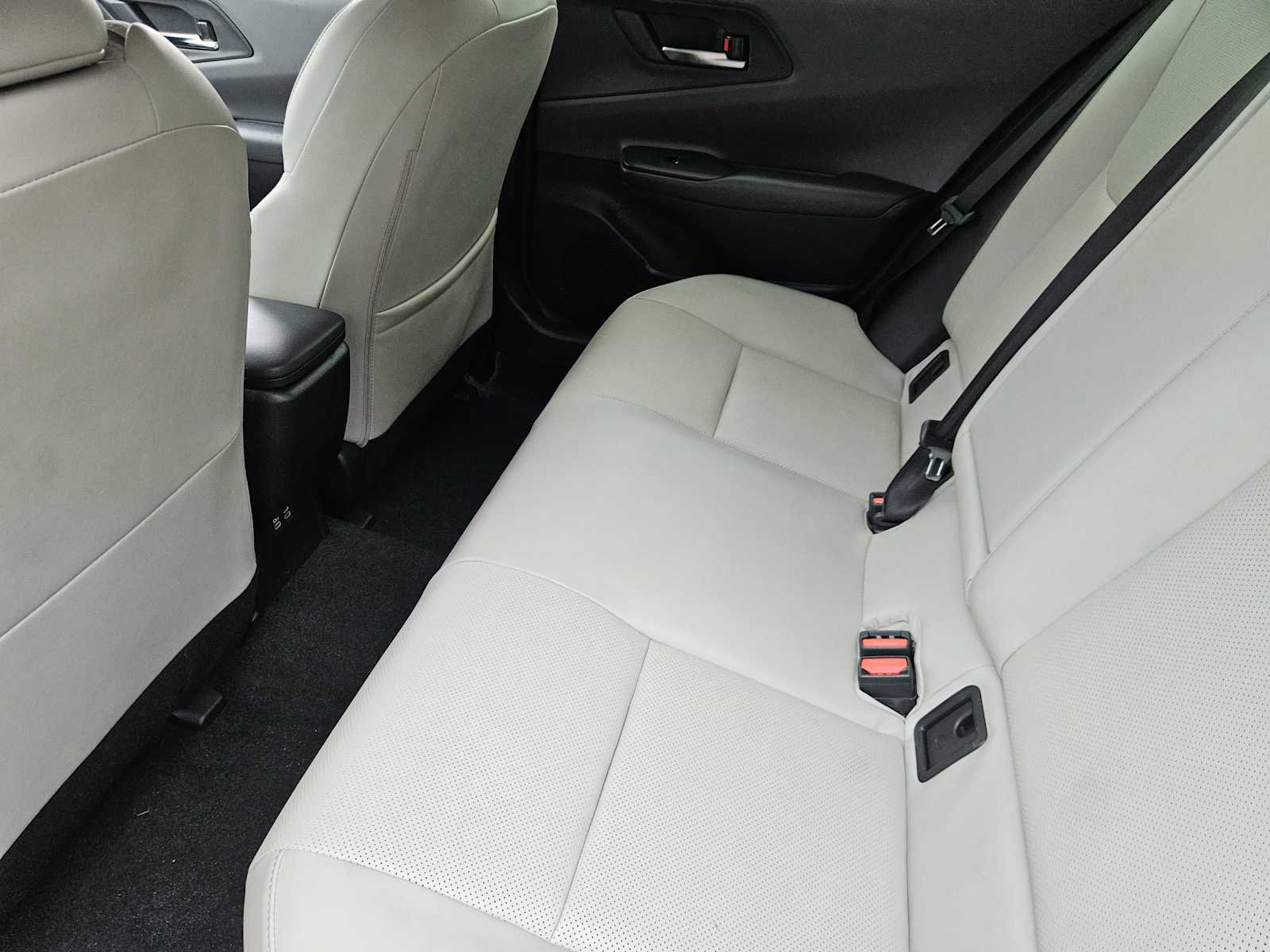 Used 2024 Toyota Prius XLE image 29
