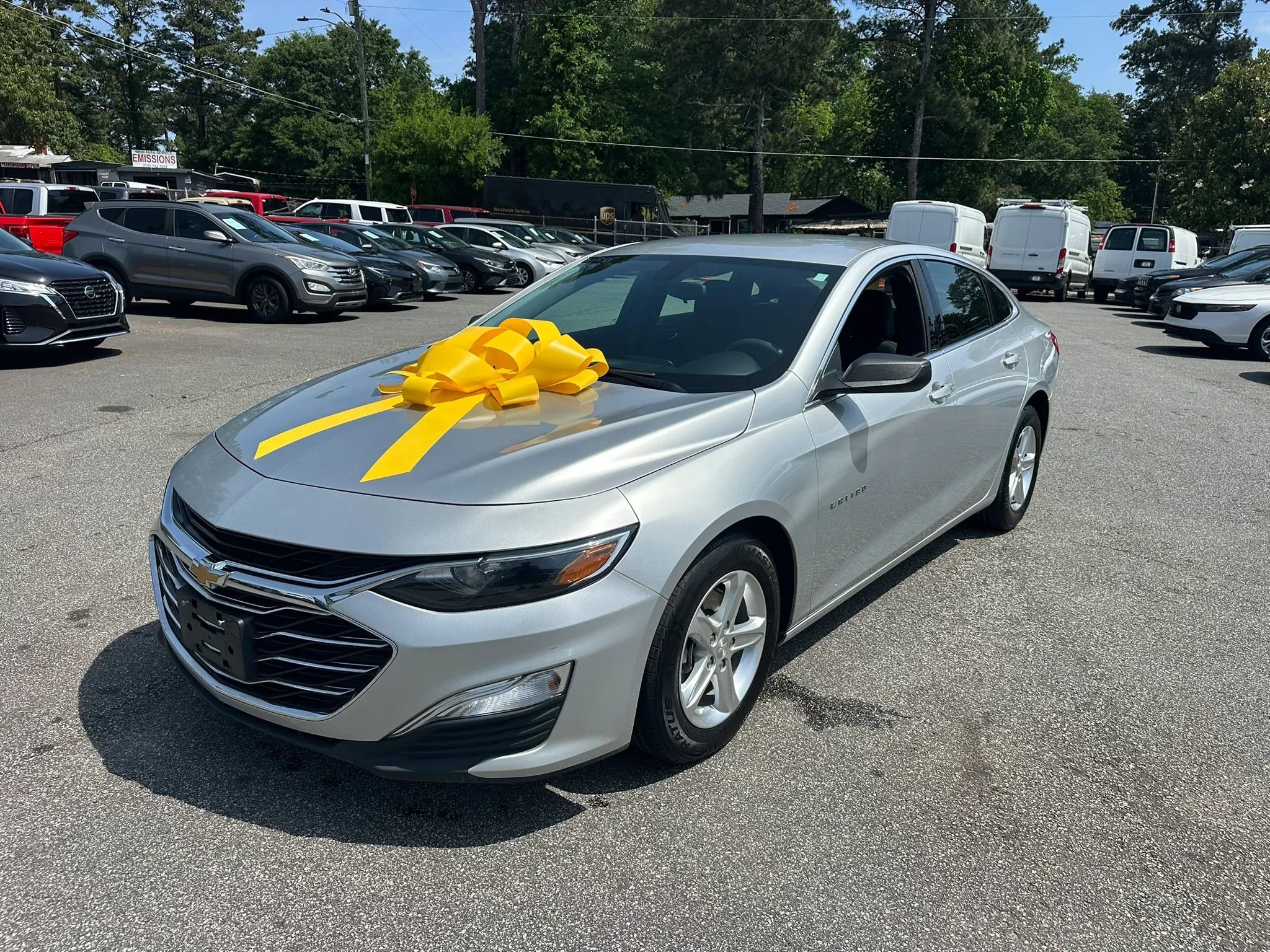 Used 2020 Chevrolet Malibu LS FWD image 2
