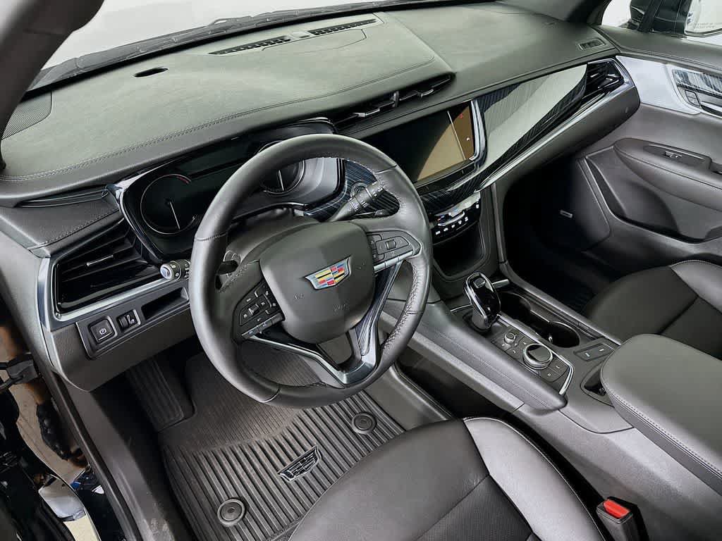 Used 2024 Cadillac XT6 Premium Luxury AWD/4WD image 2