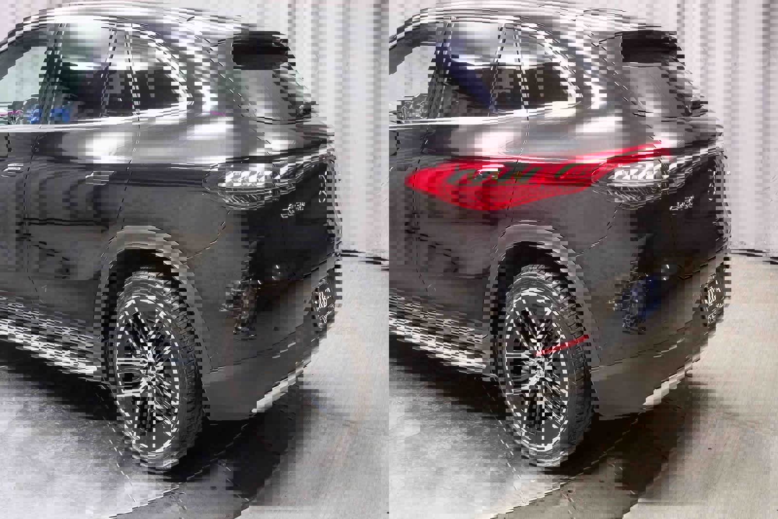 Certified 2023 Mercedes-Benz EQE 350+ 4MATIC SUV w/ Exclusive Trim Package image 19