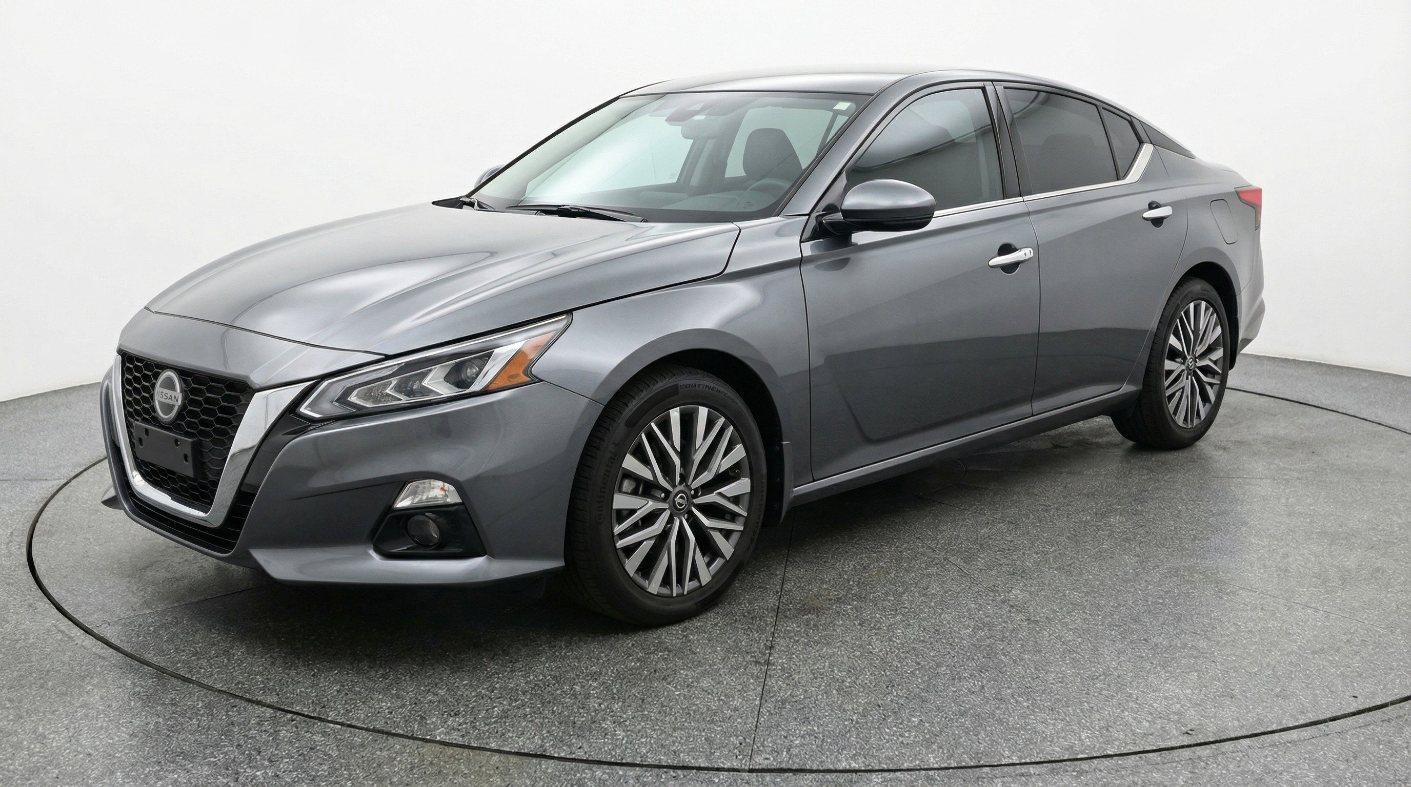 Used 2025 Nissan Altima 2.5 SV image 3