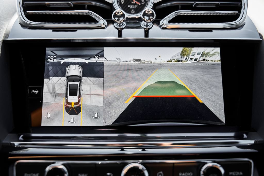 Used 2025 Bentley Bentayga AWD/4WD image 79