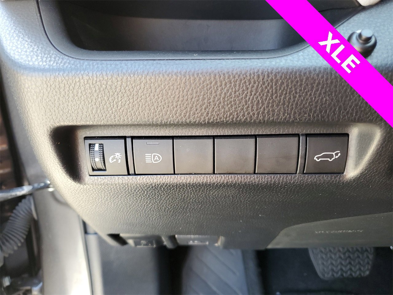 Used 2022 Toyota RAV4 XLE image 20