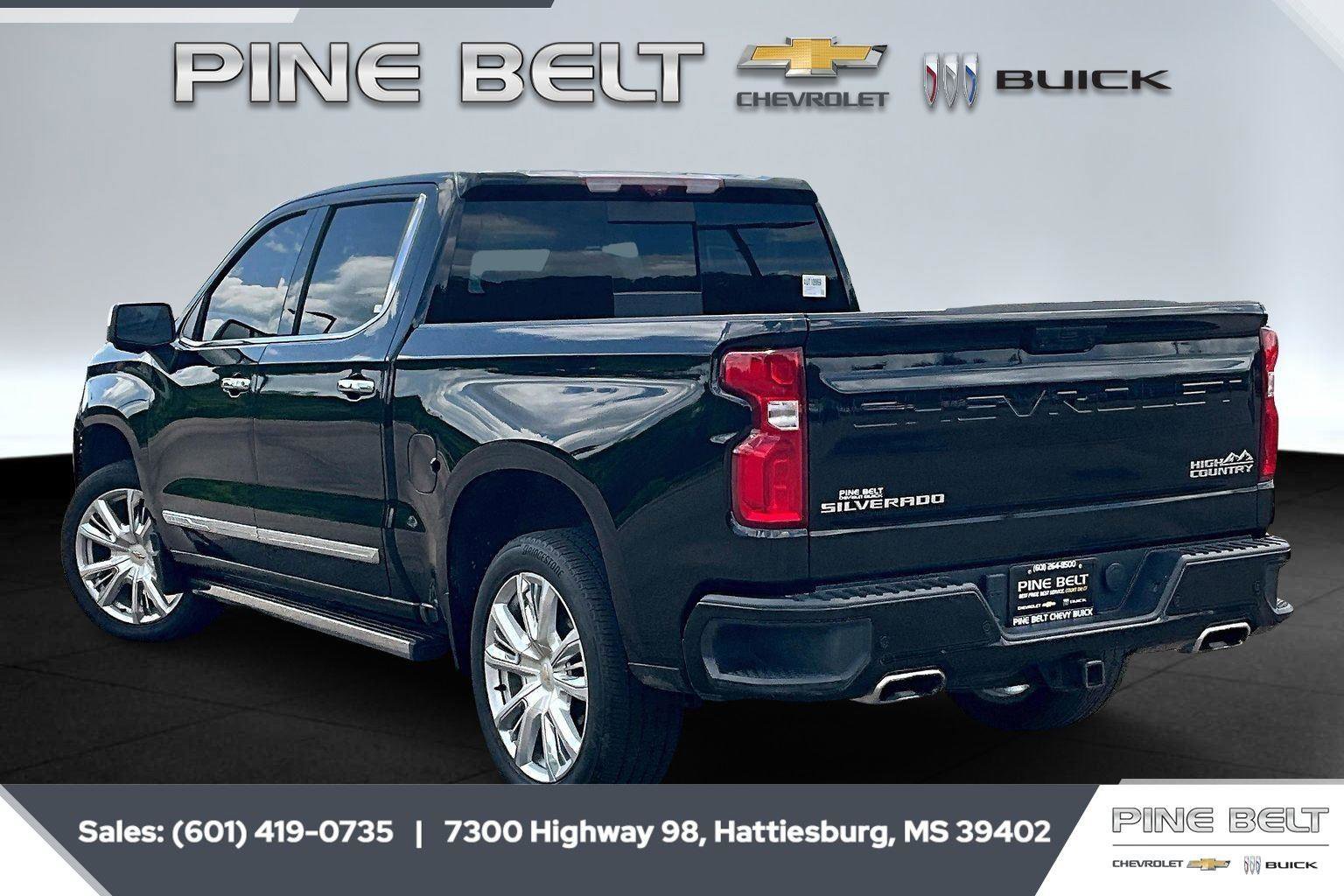 Used 2023 Chevrolet Silverado 1500 High Country w/ Technology Package image 2