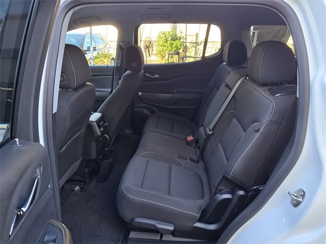 Used 2023 GMC Acadia SLE image 14