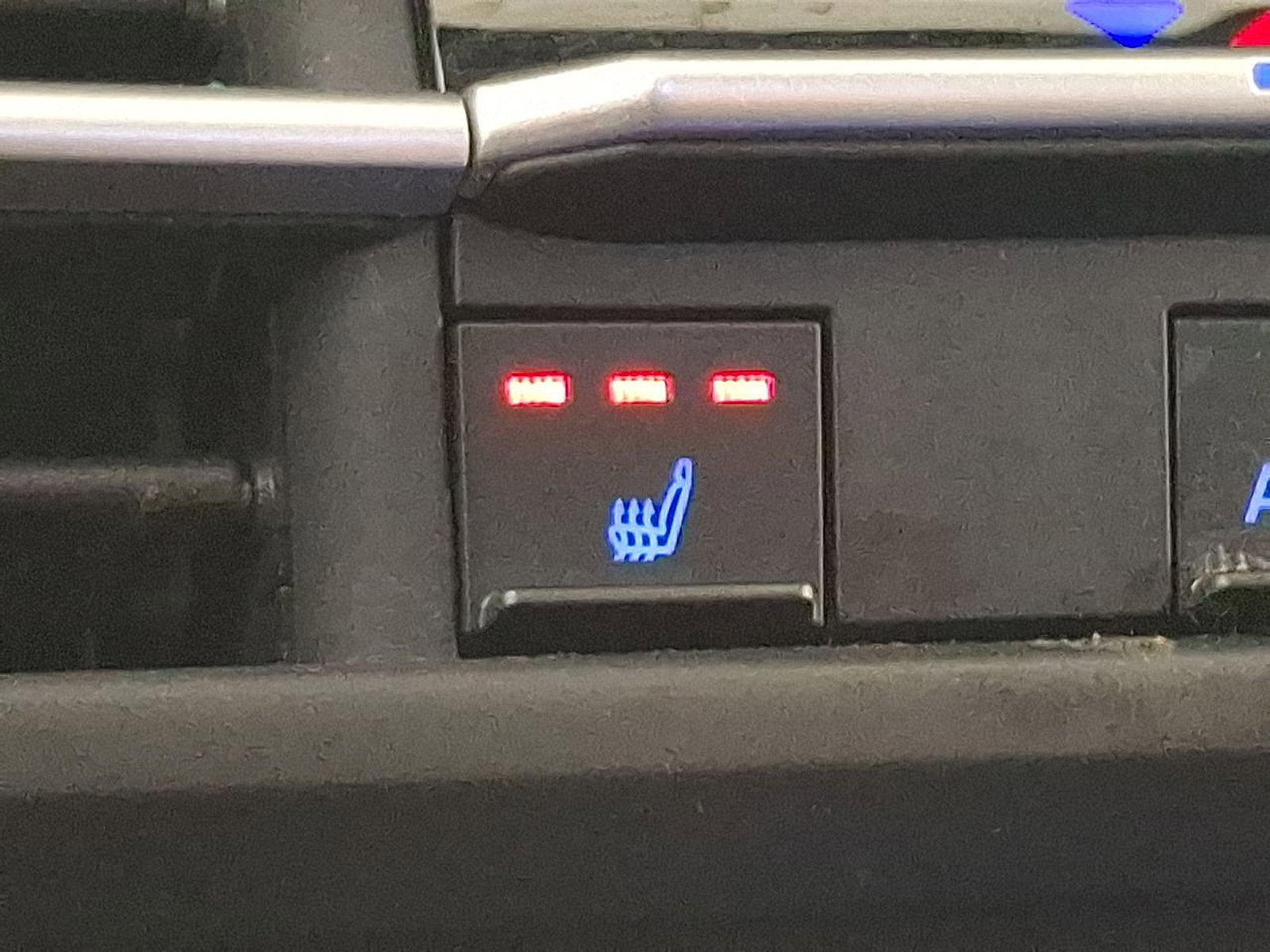 Used 2022 Toyota Sienna XLE FWD image 25