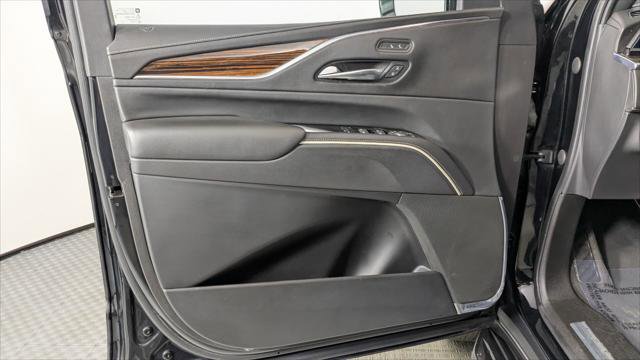 Used 2021 Cadillac Escalade Luxury AWD/4WD image 13