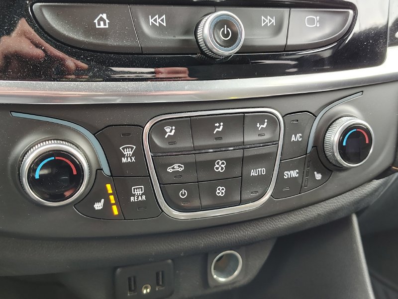 Used 2020 Chevrolet Traverse LT FWD image 15