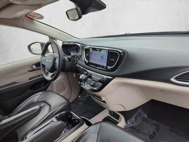 Used 2023 Chrysler Pacifica Touring-L FWD image 23