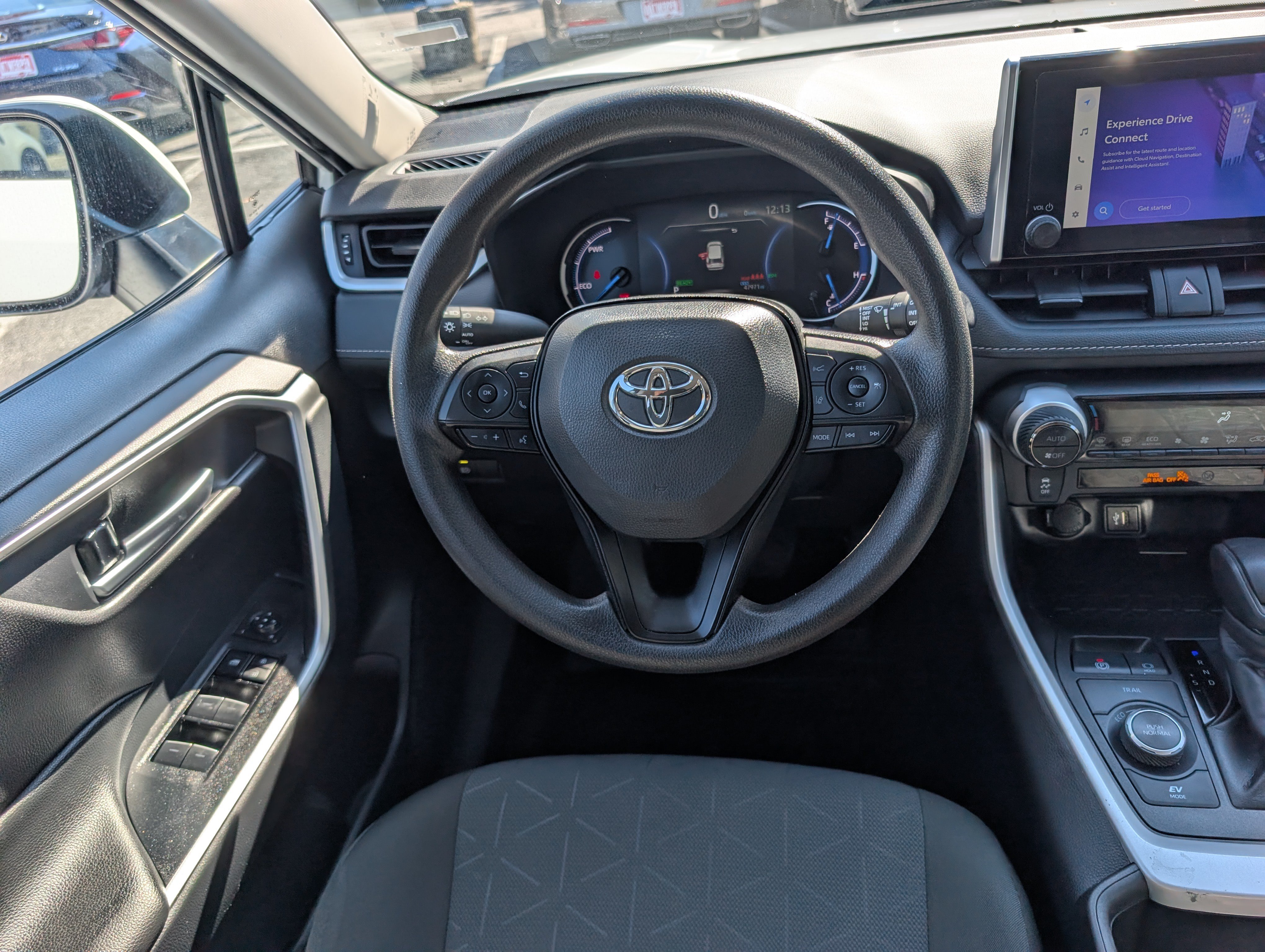 Used 2025 Toyota RAV4 XLE AWD/4WD image 17