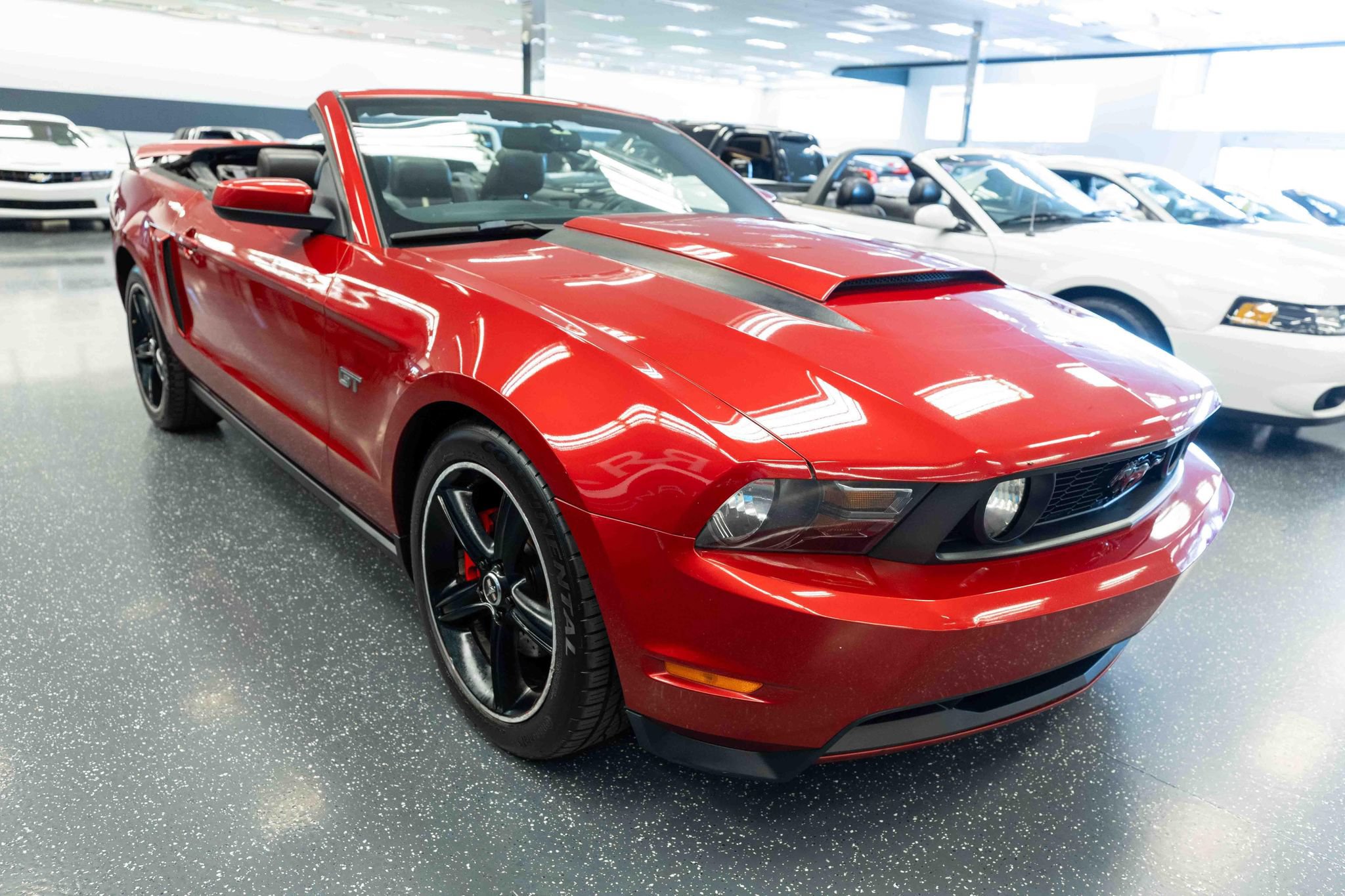 Used 2010 Ford Mustang GT RWD image 3