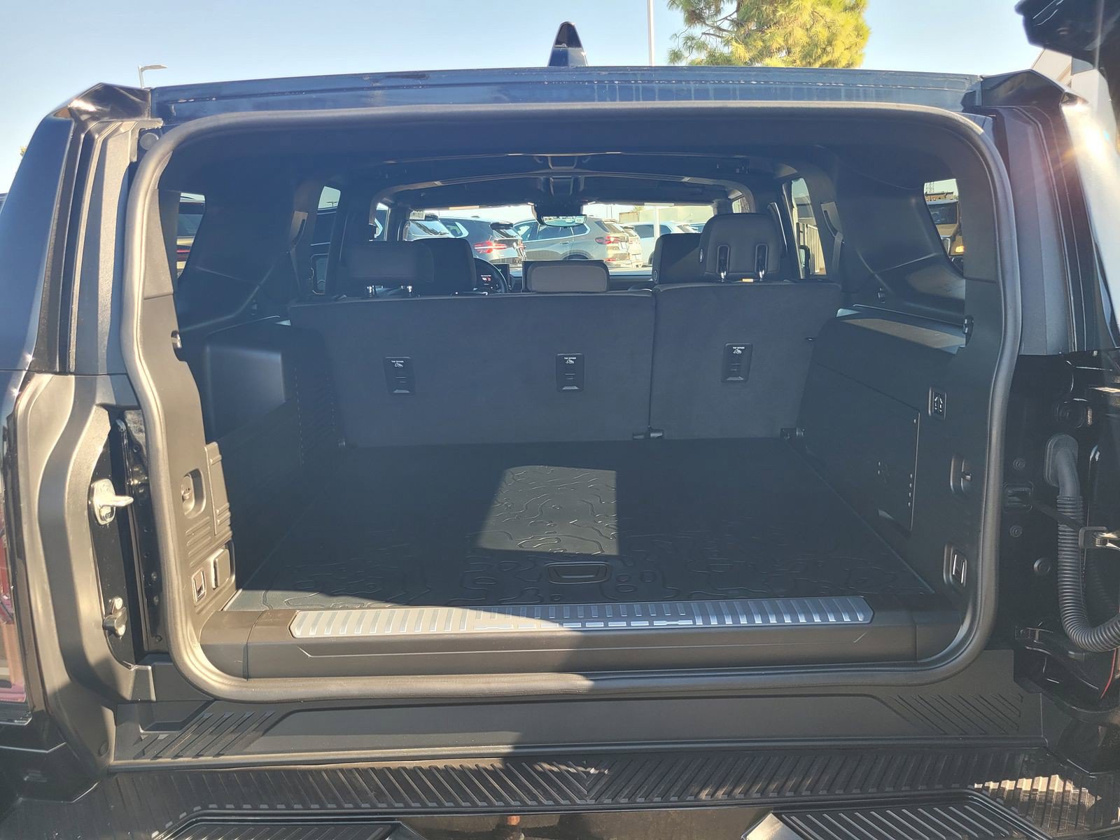 Used 2024 GMC Hummer EV 2X w/ Extreme Off-Road Package AWD/4WD image 7