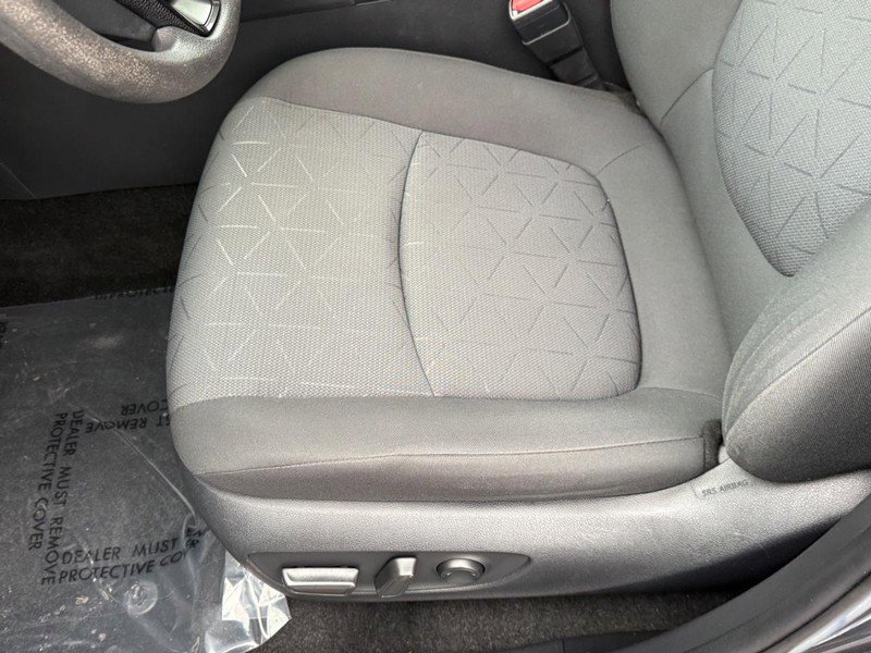 Used 2021 Toyota RAV4 XLE image 17