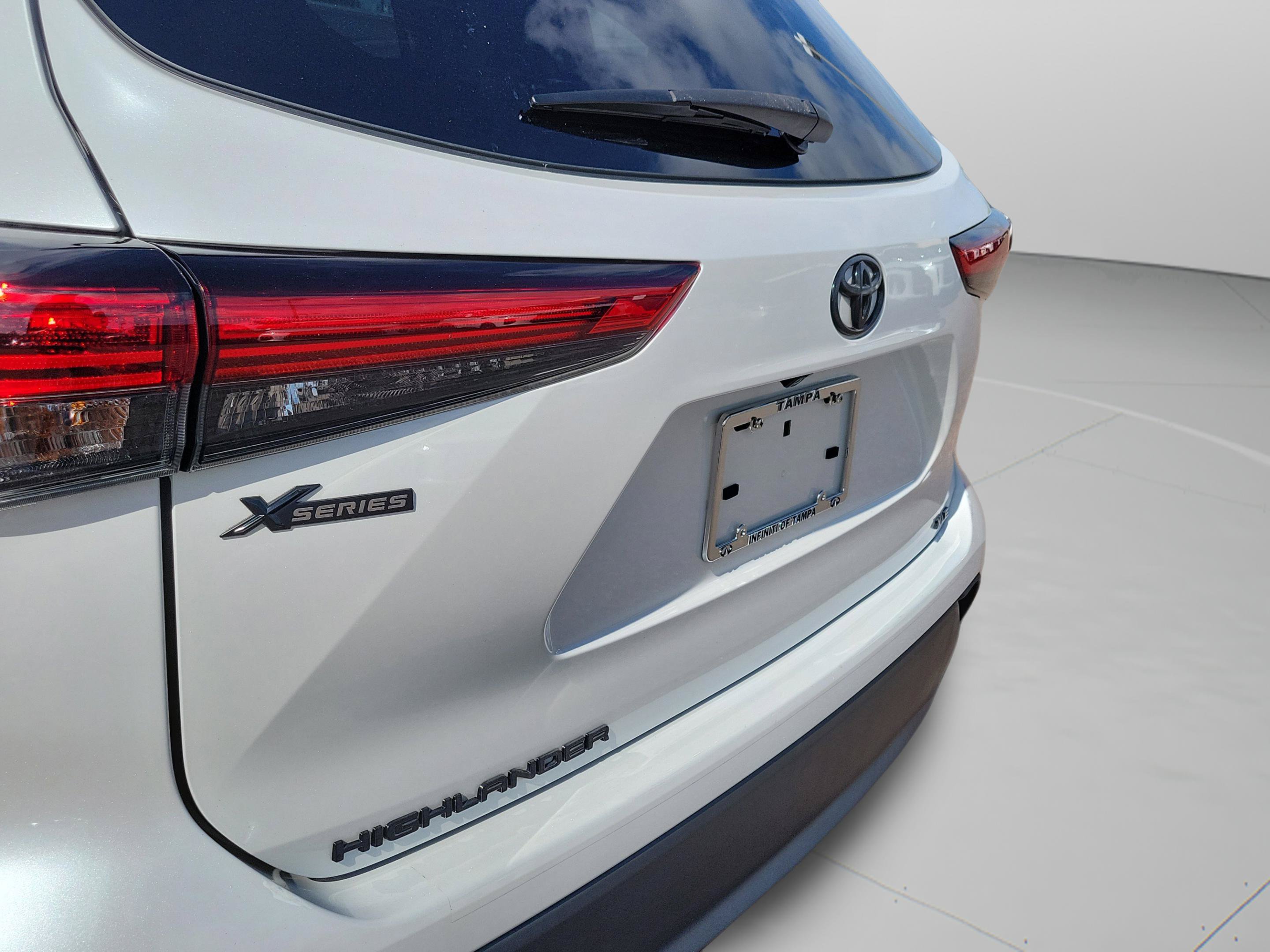 Used 2023 Toyota Highlander XLE FWD image 28