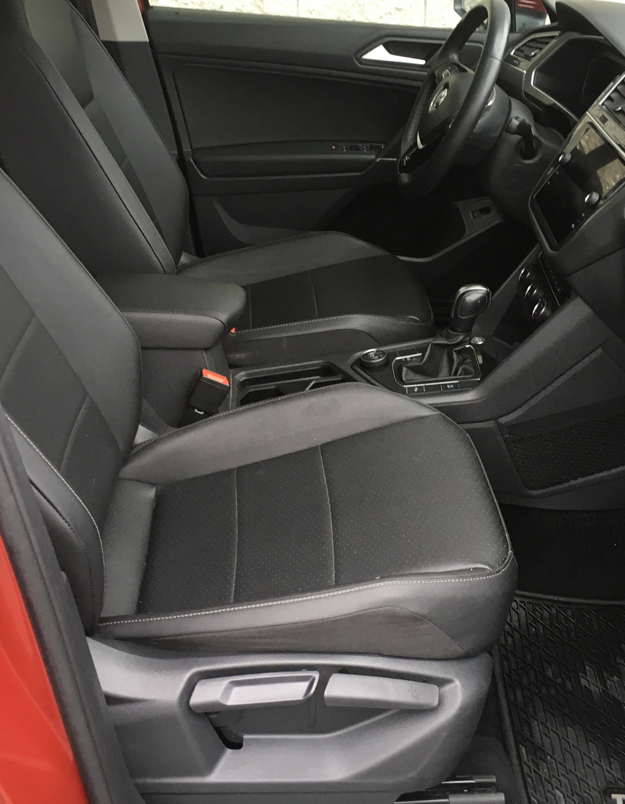 Used 2020 Volkswagen Tiguan SEL AWD/4WD image 6