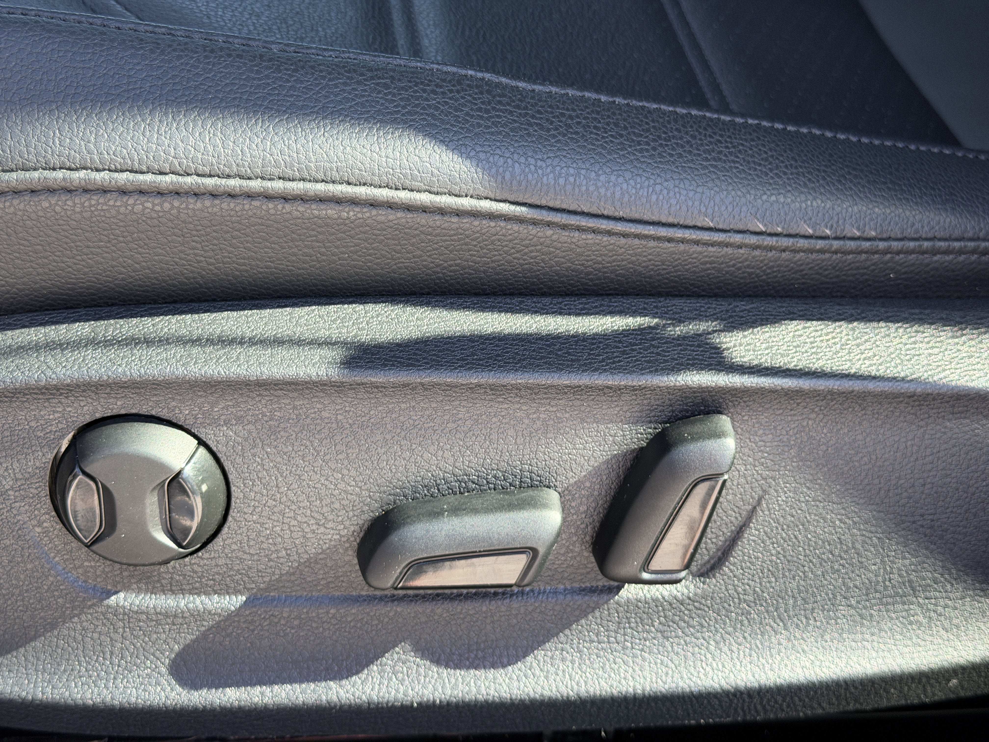 Used 2019 Volkswagen Passat 2.0T Wolfsburg image 18