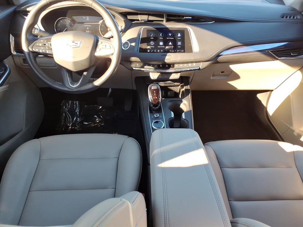 Certified 2023 Cadillac XT4 Luxury w/ Cold Weather Package image 19