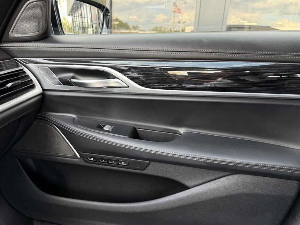 Used 2019 BMW 750i w/ Executive Package RWD image 36