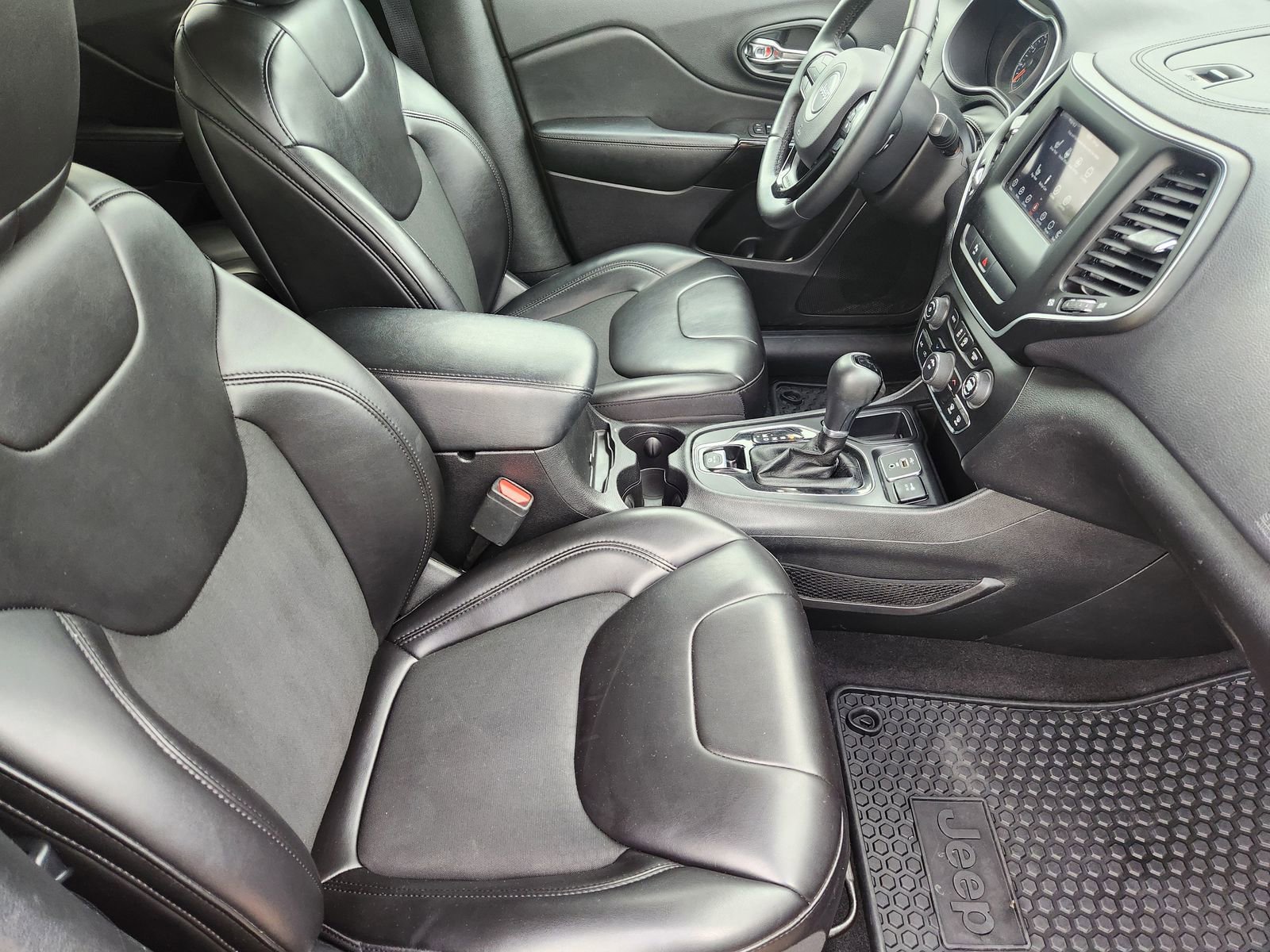 Used 2019 Jeep Cherokee Latitude Plus image 17