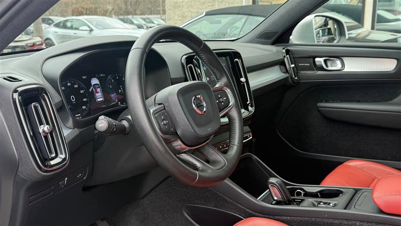 Used 2019 Volvo XC40 T5 Momentum image 15