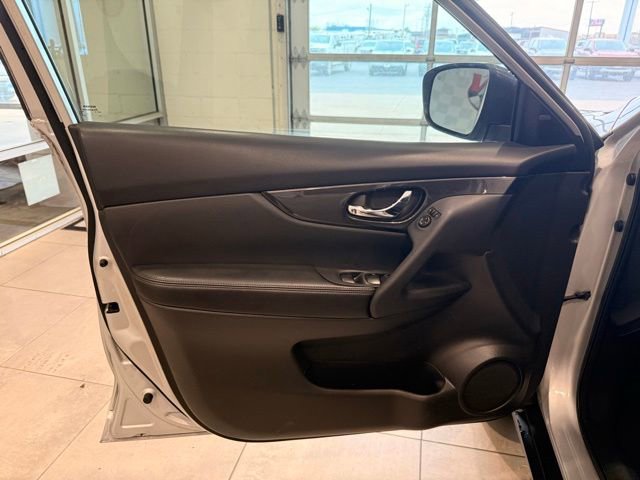 Used 2018 Nissan Rogue SV AWD/4WD image 10