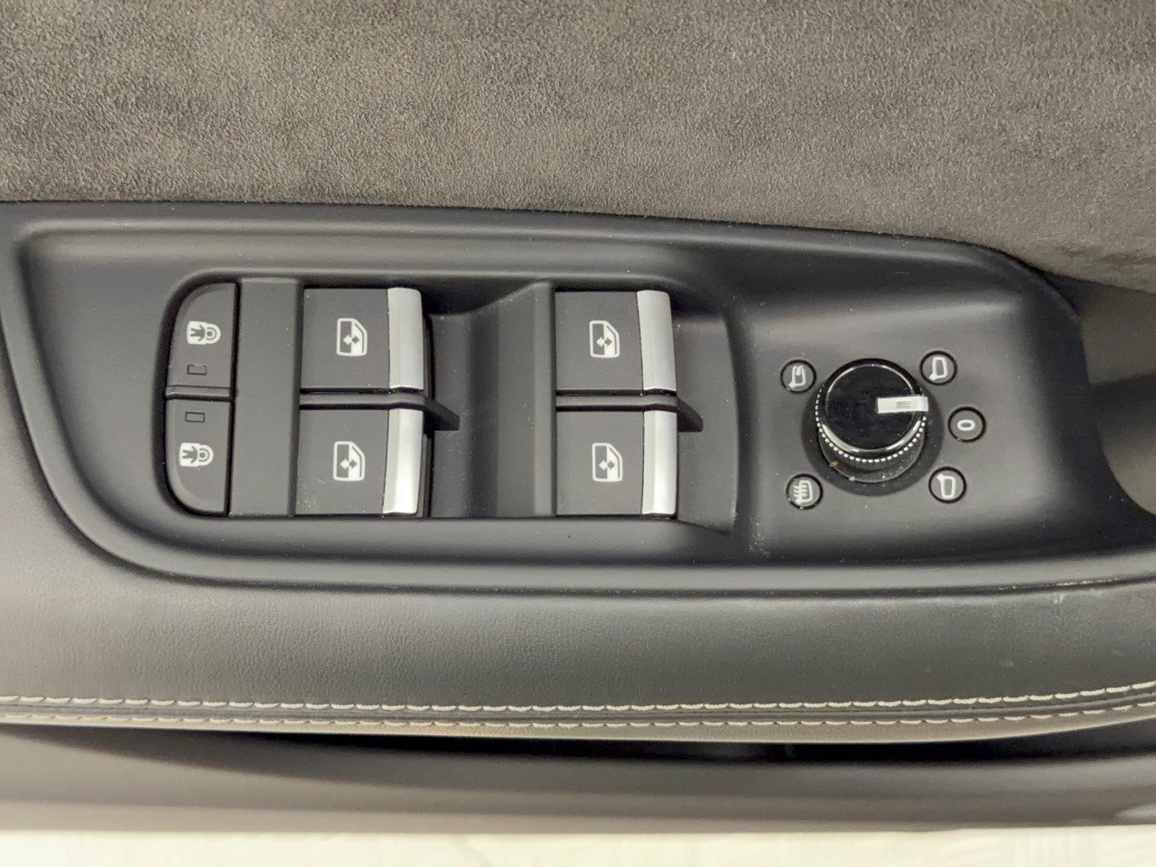 Used 2022 Audi SQ8 Prestige AWD/4WD image 15
