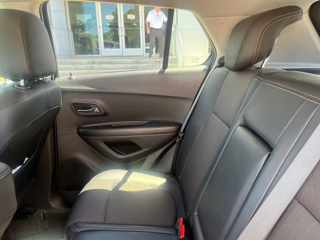 Used 2022 Chevrolet Trax LT w/ LT Convenience Package AWD/4WD image 10