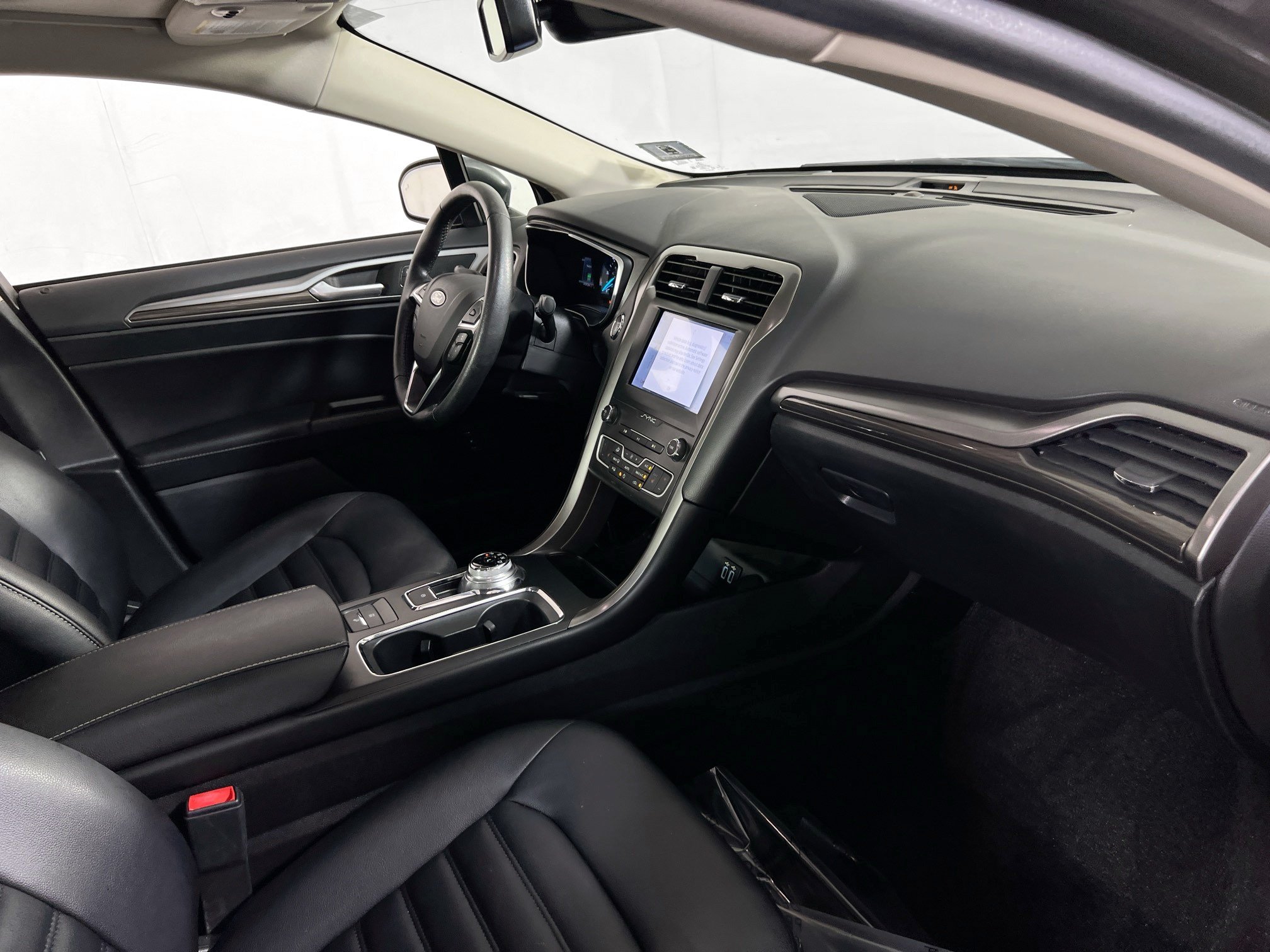 Used 2020 Ford Fusion SEL FWD image 29