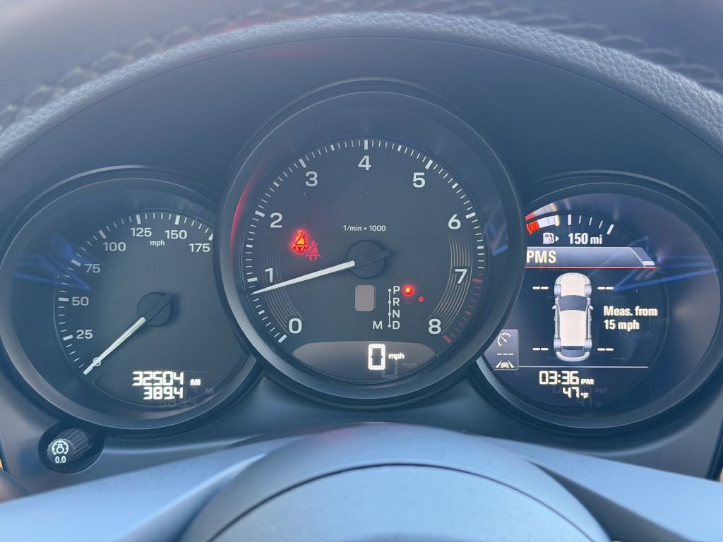 Used 2022 Porsche Macan w/ Premium Package image 38