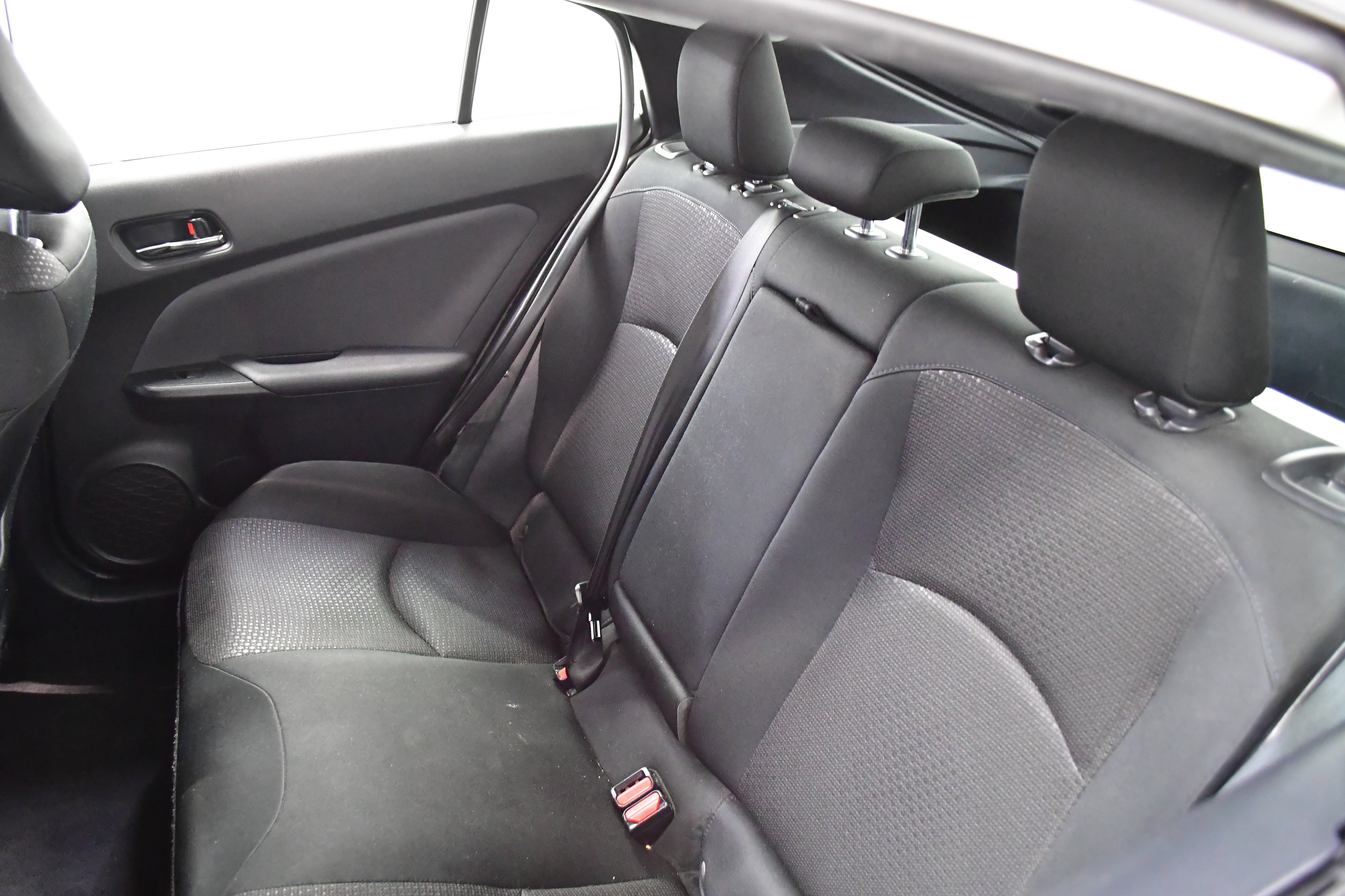 Used 2022 Toyota Prius LE image 18