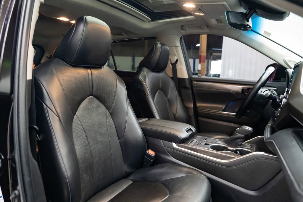 Used 2022 Toyota Highlander Limited image 29