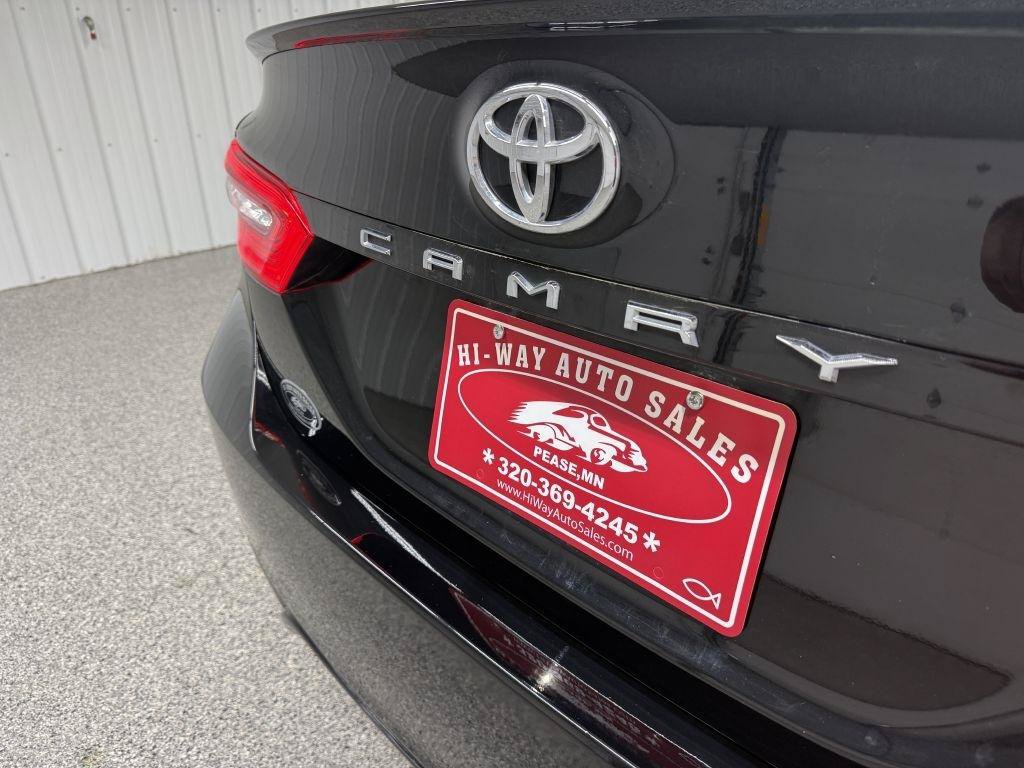 Used 2019 Toyota Camry XSE FWD image 8