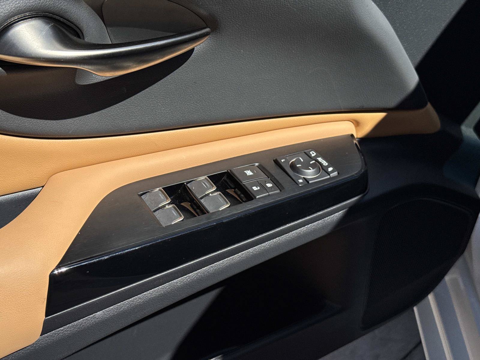 Certified 2025 Lexus ES 350 w/ Premium Package FWD image 12