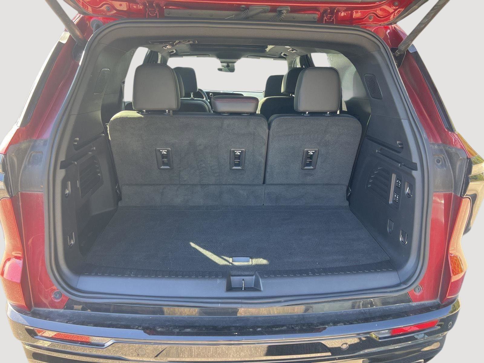 Used 2024 Chevrolet Traverse RS image 22