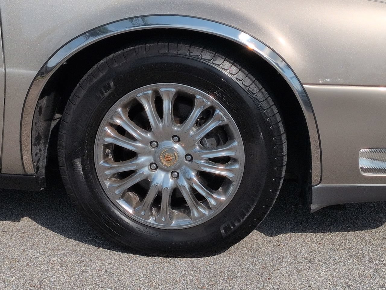Used 2004 Cadillac De Ville FWD image 10