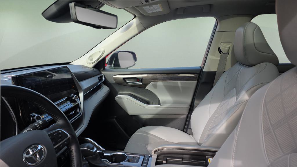 Used 2021 Toyota Highlander Platinum image 12