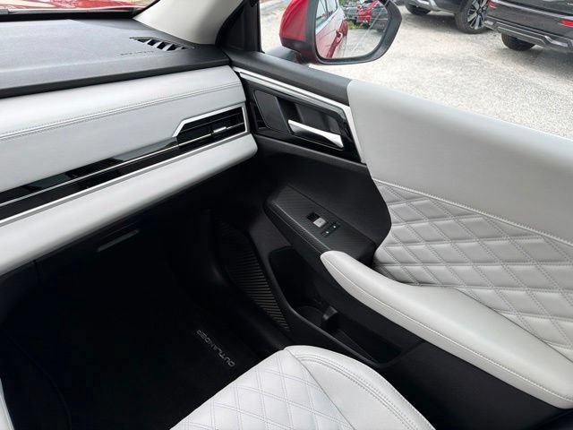 Used 2023 Mitsubishi Outlander SEL FWD image 19