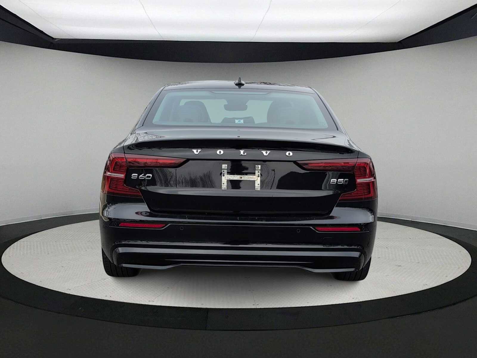 Used 2024 Volvo S60 B5 Core image 7