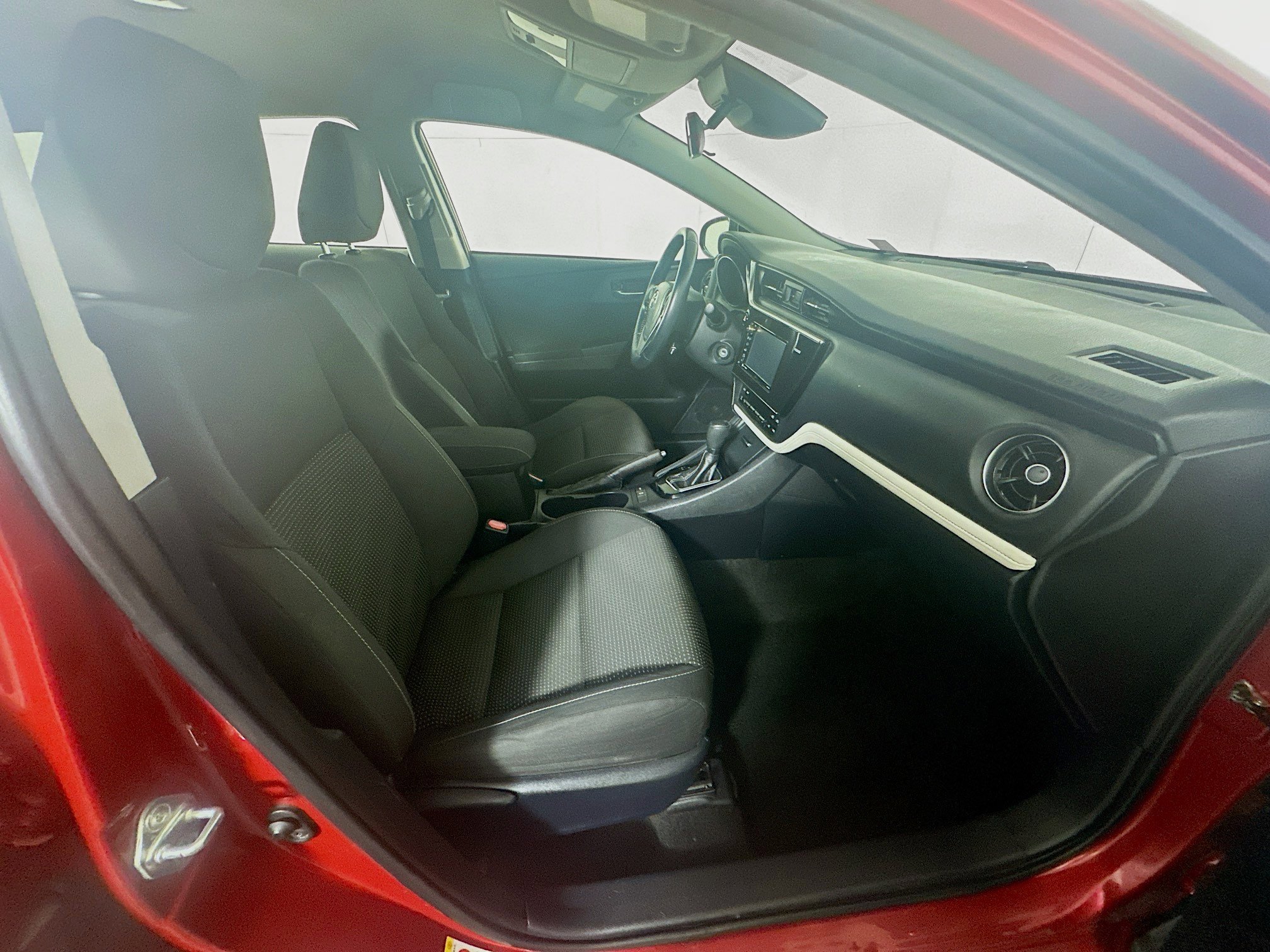 Used 2018 Toyota Corolla iM w/ Carpet Mat Package (TMS) FWD image 30